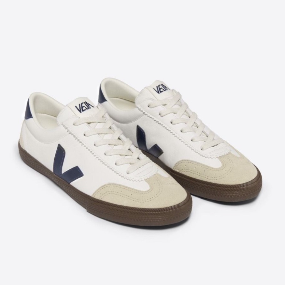 Veja Women’s Volley Sneaker - like new condition